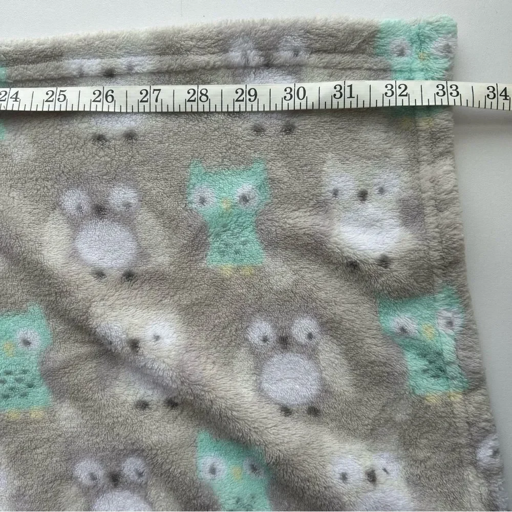 Gray Owl Patterned Fleece Blanket